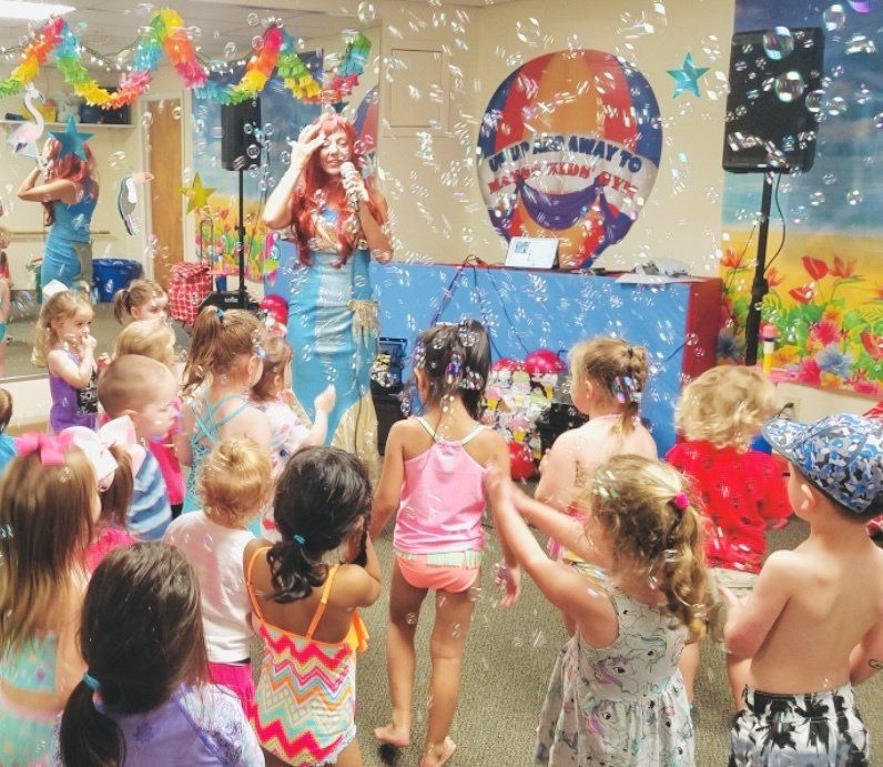 Infants and toddlers in class